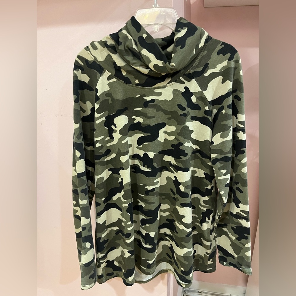 Preloved Ethyl Collection‎ Camo Cowl/Neck